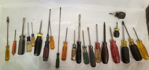 lot 110 image: Large Lot of Standard & Phillips Screwdrivers
