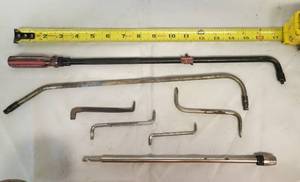 lot 112 image: Angled Screwdrivers Lot of 6