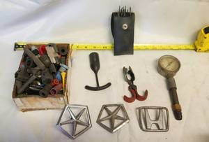 lot 118 image: Lock Pick Set, Auto Emblems,  Rubber Plugs, Spark Plug Puller