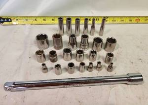 lot 145 image: Craftsman Lot 25 Sockets & an Extension Drive