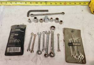 lot 146 image: Craftsman Sockets, Wrenches,  Hex Keys 