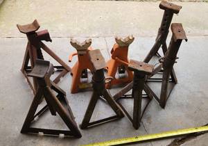 lot 268 image: Nice Lot of Jack Stands