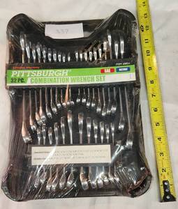 lot 337 image: Pittsburgh 32 pc Combo Wrench Set New