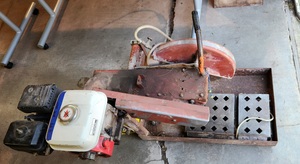 lot 489 image: Brick Saw Masonry Wet Saw - PULLS OVER