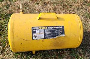 lot 479 image: Central Pneumatic 11 gallon portable air tank
