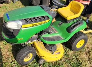 lot 487 image: MUST SEE JOHN DEERE D110 Mower WORKS Only 149 hours