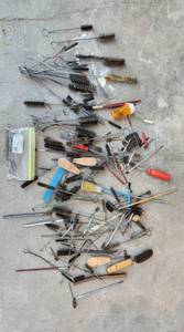 lot 159 image: Brush Lot - Brass Tooth Wire & Paint