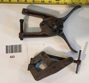 lot 423 image: KNU Wise Aircraft Hand Squeeze Clamp