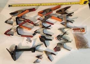 lot 424 image: Metal spring hand clamps