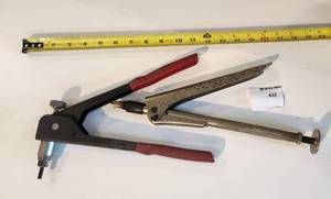 lot 432 image: Vintage pop riv-nut gun