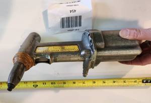 lot 454 image: USM United Shae Machinery pop riveting gun