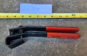 lot 218 image: Blue Point Molding Removal Tool