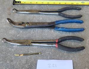 lot 221 image: SPARK PLUG Wire Removal Pliers