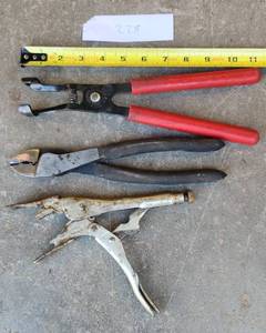 lot 228 image: Mac Tools SP600 Spark Plug Wire Puller Custom Vise Grips