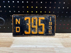 lot 27 image: Vintage License Plate