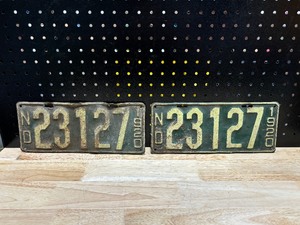 lot 31 image: Vintage License Plate