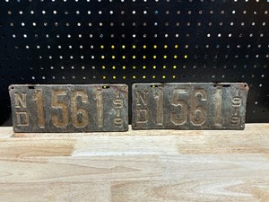 lot 32 image: Vintage License Plate