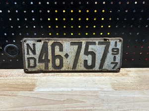 lot 33 image: Vintage License Plate