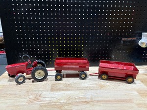 lot 65 image: ERTL Tractor and Grain Wagons