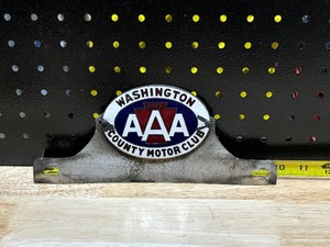 lot 69 image: Washington AAA License Plate Topper