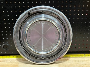 lot 94 image: 1968 Oldsmobile Cutlass F85 Hubcap