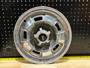 lot 95 image: 1967-69 Plymouth Barracuda Satellite Valiant Wheel Cover
