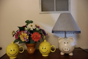 lot 70 image: Home DeCor Figural Pig Lamp, Wood-Turned Vase wFlowers Etc.