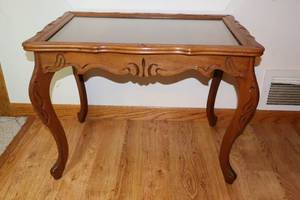 lot 25 image: Antique Accent Table wGlass Cover and Claw Feet