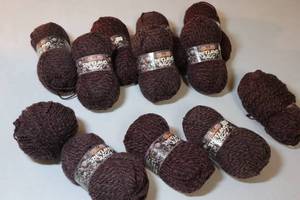 lot 94 image: (12) Patons Shetland Ragg Yarn 75% Acrylic 25% Laine Skeins