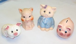 lot 106 image: (4) Vintage Piggy Bank Collection