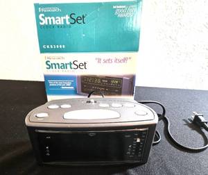 lot 106 image: Smart Set Clock Radio by GE