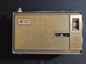 lot 108 image: Transistor Radios