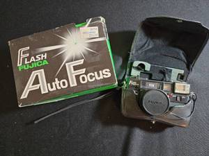 lot 109 image: Fujica Flash Auto Focus 35 mm camera