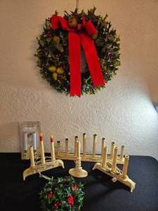 lot 150 image: Electric Holiday Window Candles