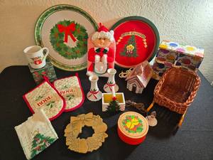 lot 154 image: Holiday Decorating Collection