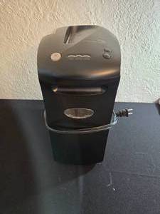 lot 167 image: Royal VF880 Crosscut Paper Shredder