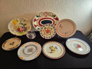 lot 160 image: Variety of Vintage Decorative Plates