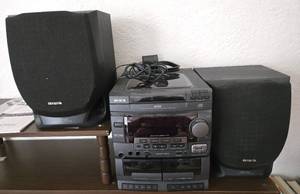 lot 158 image: Aiwa Stereo Systems With AMFM CD  and Speakers
