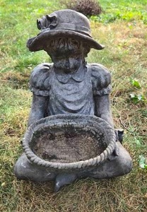 lot 175 image: Resin Girl Lawn Ornament