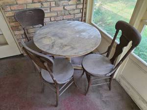 lot 185 image: Sturdy Weathered Wooden Table & Chair Set