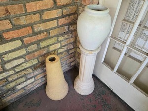 lot 186 image: Decorative Ceramic Planters & Pot