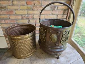 lot 187 image: Pair of Decorative Copper Pots for Plants
