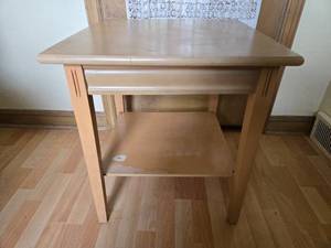 lot 125 image: Mid Century Modern Blond Revolving Table