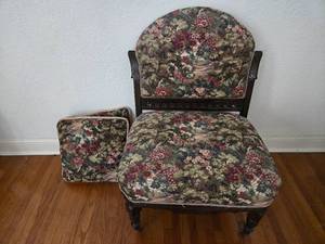 lot 126 image: Vintage Upholstered Chair With Fine Wood and Matching Pillows