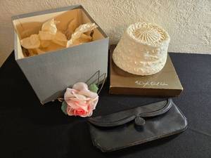 lot 142 image: Daytons Oval Room Vintage Womens Hat & Clutch Purse by Barbara Lee
