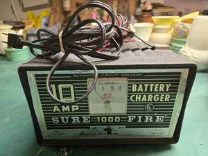 lot 203 image: Schumaker 10 AMP 6V12V Battery Charger