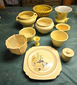 lot 206 image: Yellow Pottery, Plates Grouping