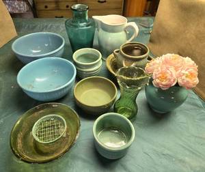 lot 208 image: Green & Blue Collection of Vintage Pottery, Bowls, Vases, etc.