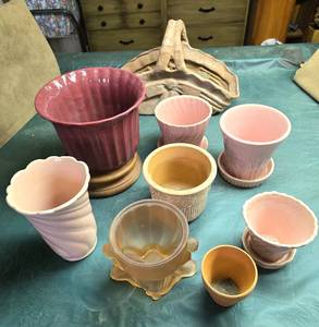 lot 211 image: Decorative Pink & Red Flower Pots