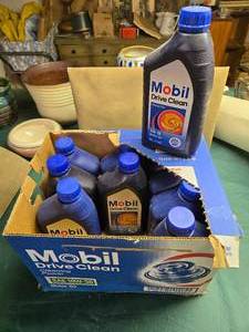 lot 121 image: 10 Mobile Drive Clean 5W-30 Motor Oil